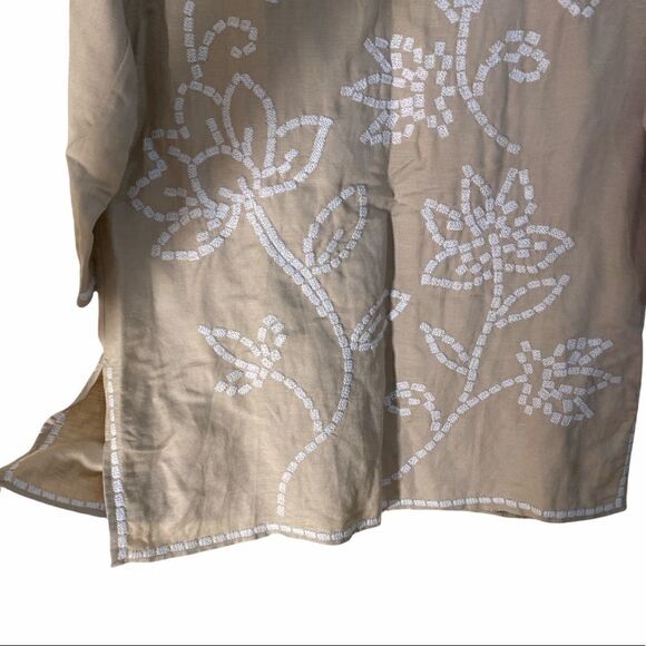 Context Lord & Taylor Embroidered Top - Picture 3 of 7